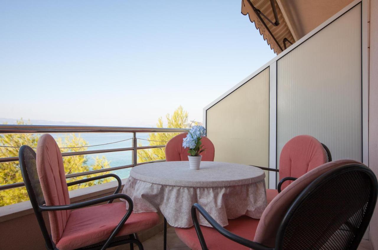 Apartments Marijan - Beachfront Tucepi Exterior photo