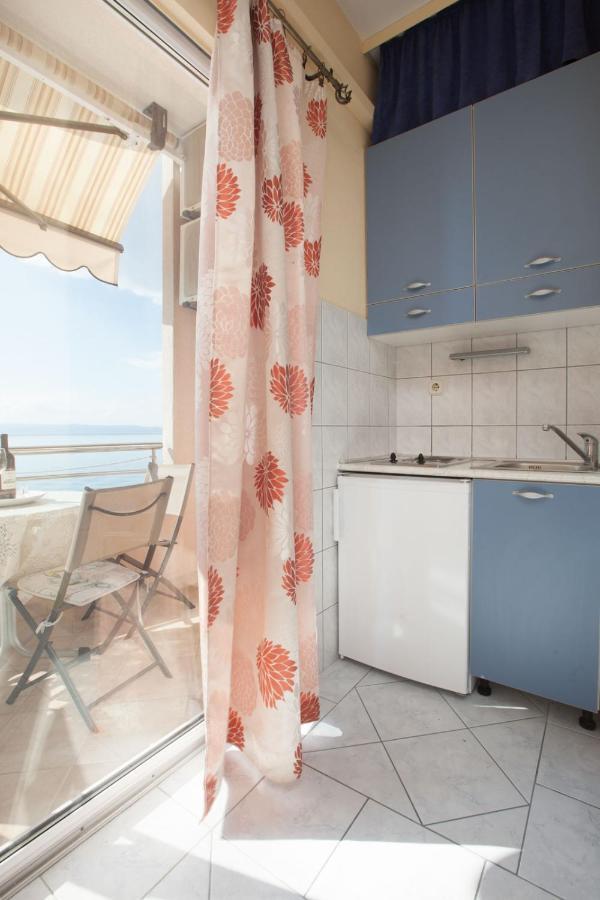 Apartments Marijan - Beachfront Tucepi Exterior photo