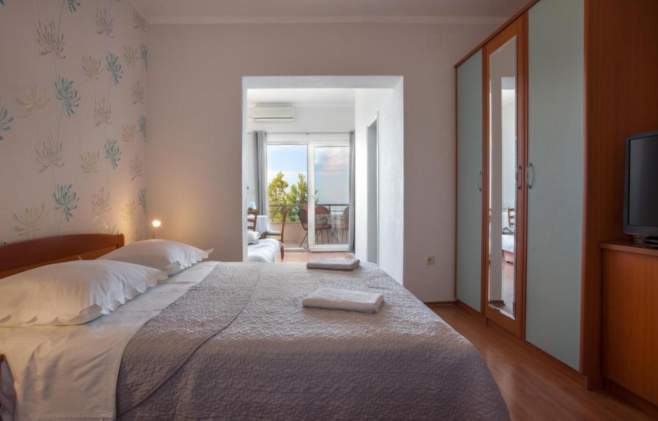 Apartments Marijan - Beachfront Tucepi Exterior photo
